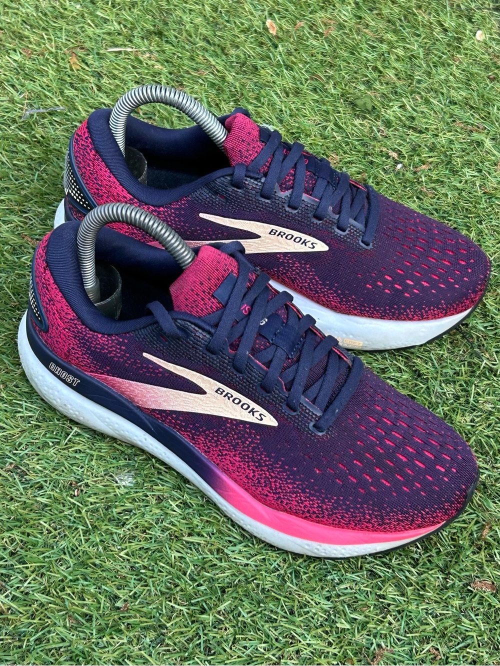 BROOKS GHOST 16 - Women's Athletic Shoes - SIZE 6.5D WIDE